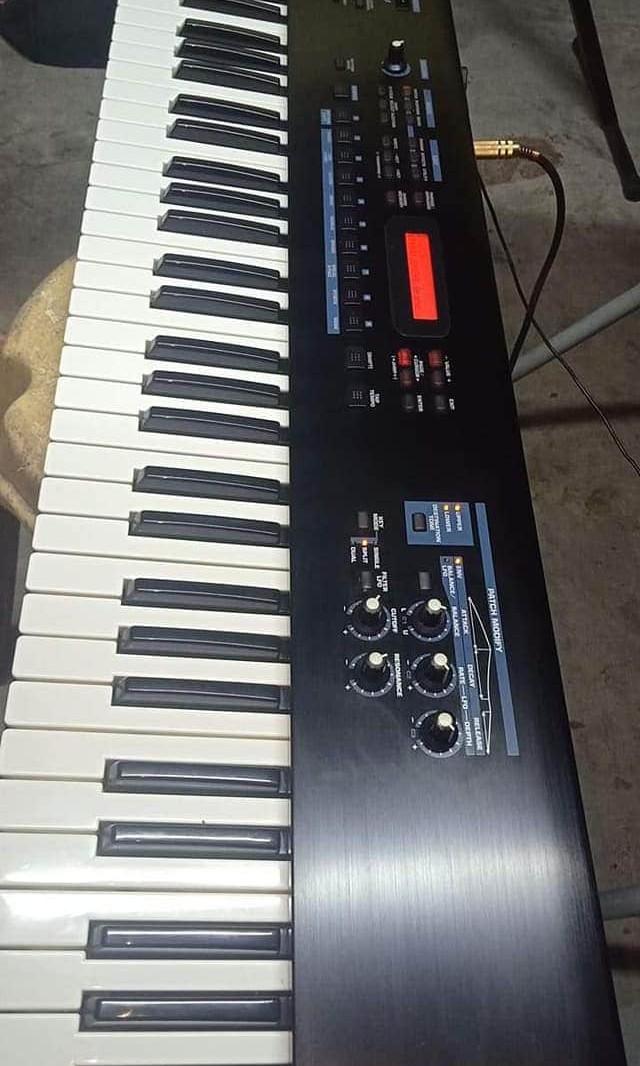 Roland juno D synthesizer, Hobbies & Toys, Music & Media, Musical
