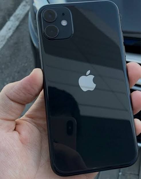 sale iphone 11 black 2 months old