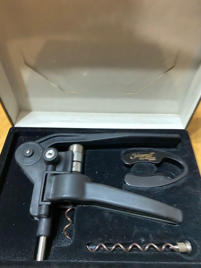 Screwpull Lever Model 紅酒開瓶器, 傢俬＆家居, 其他, 家居改善及收納用品 Carousell