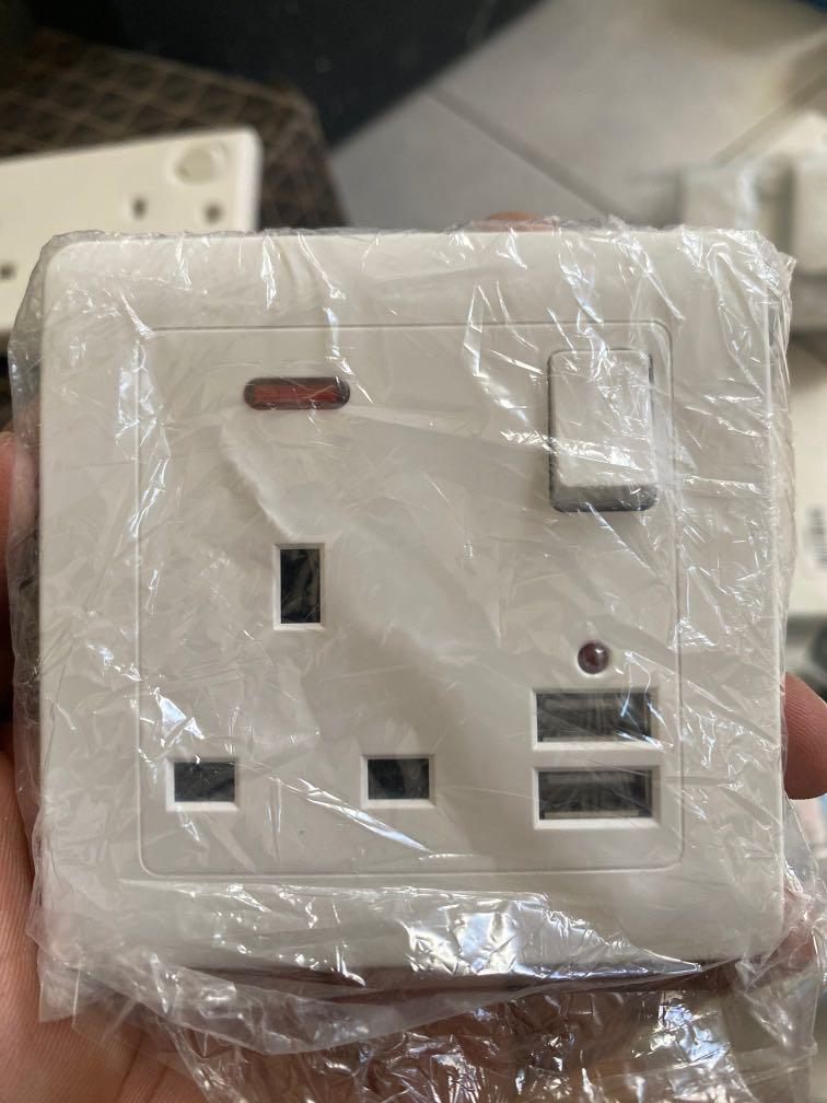 Socket plug with usb (Category: Electrical, Lighting & Wiring) located in Banting. Submitted by sheelan22 (Listing ID 1022212971, Image 1). Description: Got 5 units First come first serve.