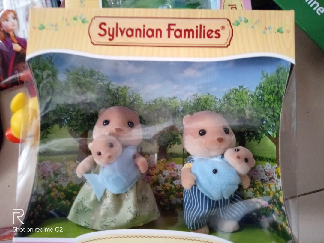sylvanian families splashy otter family
