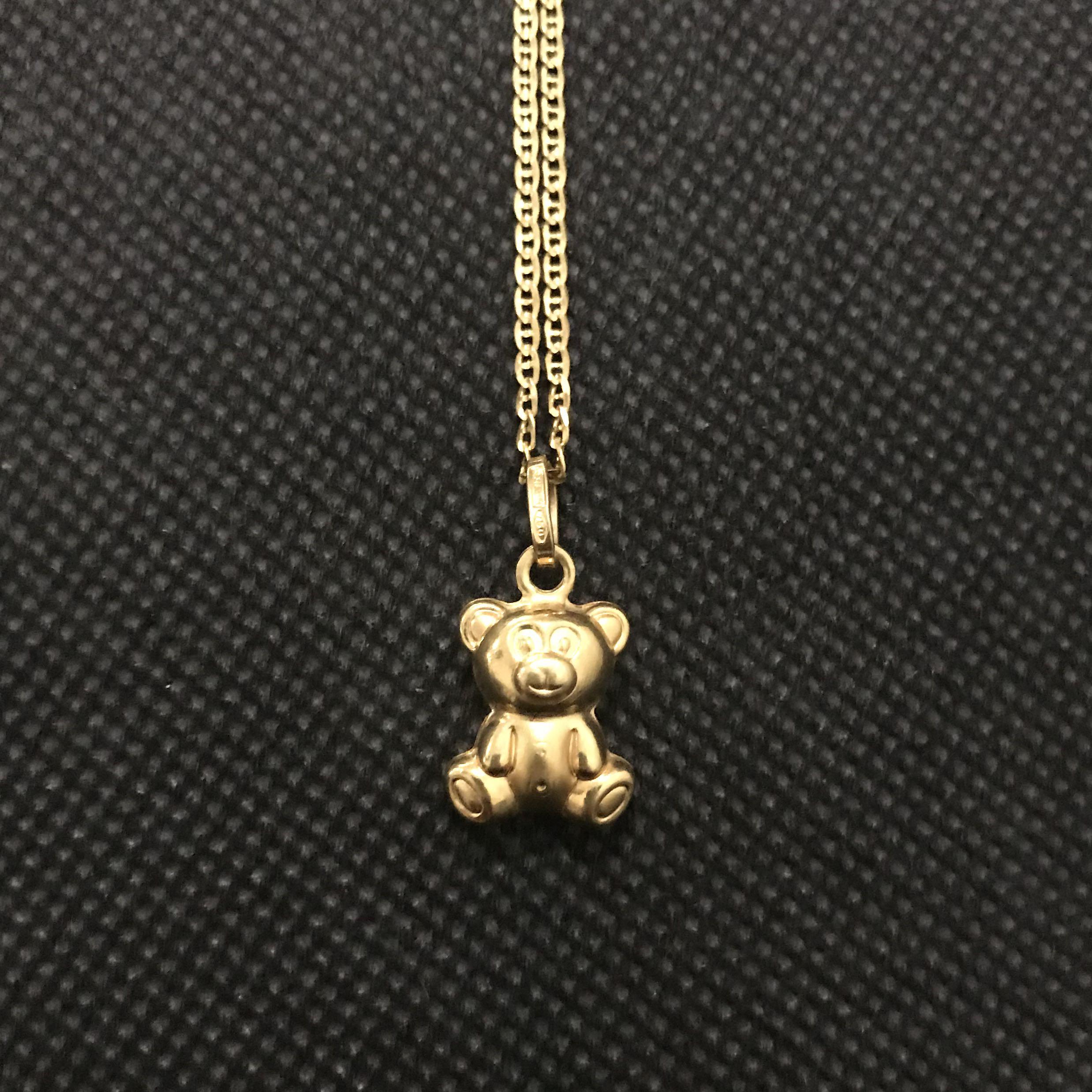 18 karat teddy bear pendant and 14 