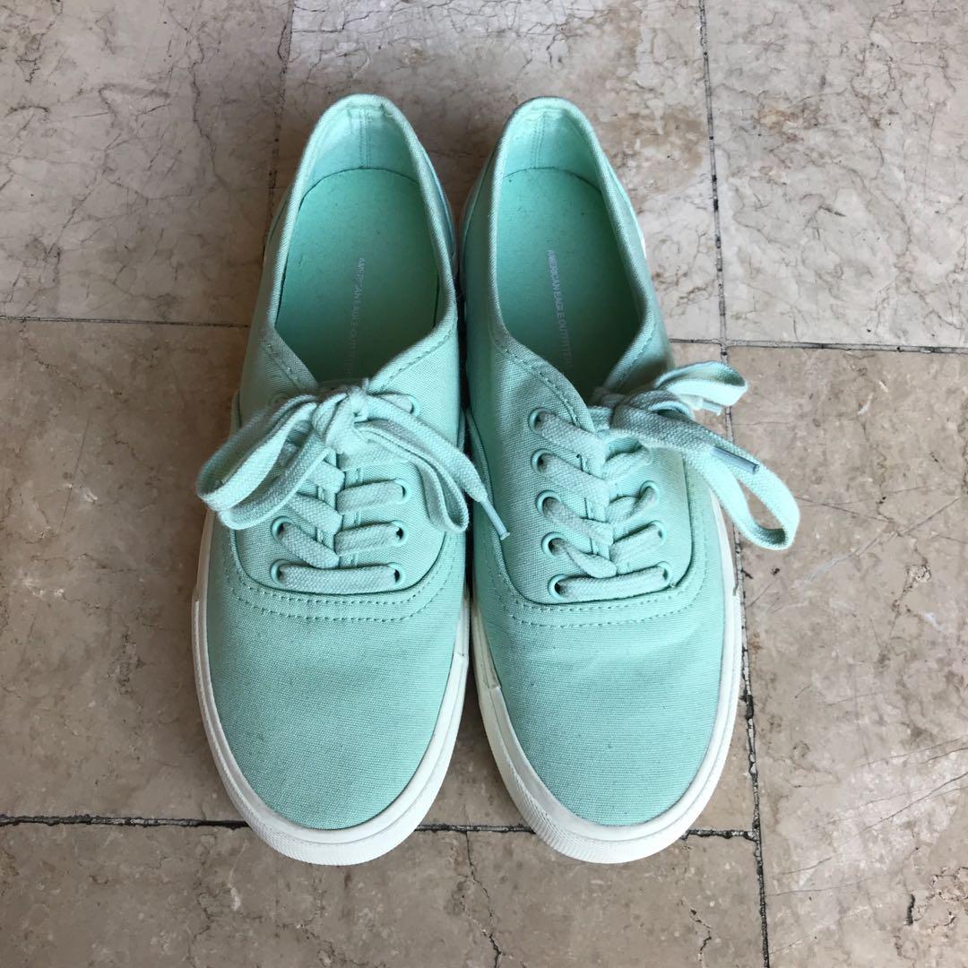 sneakers mint green