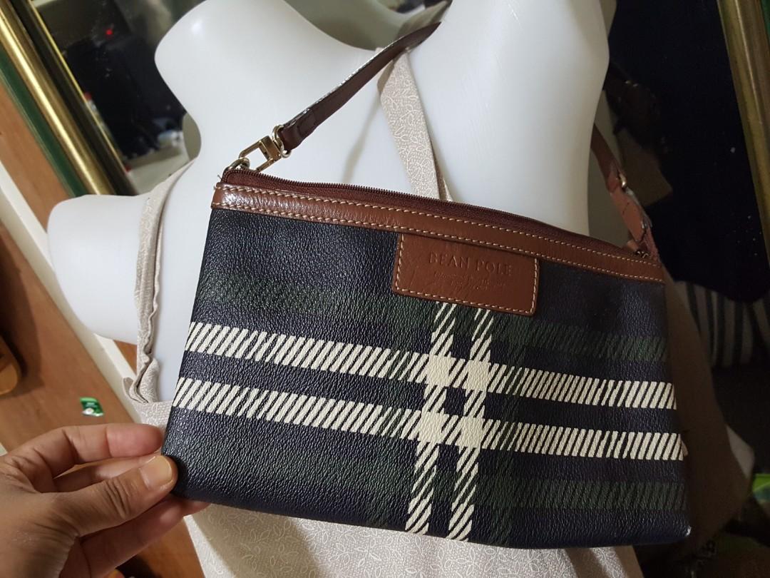 luggage with shoe compartment