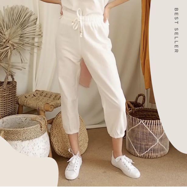 Beatrice Celana Jogger Putih Fesyen Wanita Pakaian Wanita Bawahan Di Carousell Ootd hijab menggunakan celana jogger pants hai, girls. beatrice celana jogger putih