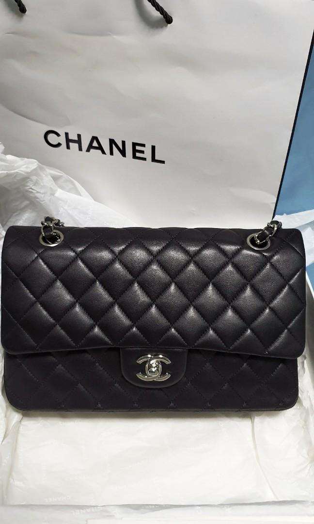 Chanel on sale flap medium