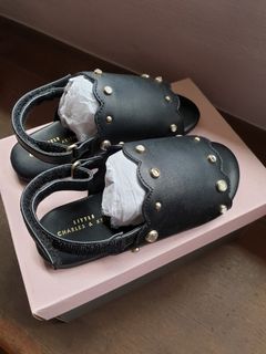 (Category: ) located in . Submitted by wardrobesa (Listing ID 1022436896, Image 1). Description: .
