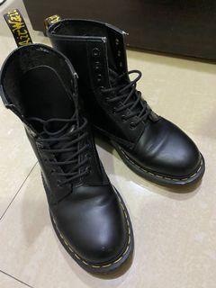 Dr.Martens 8孔 黑色 馬汀馬丁靴 二手