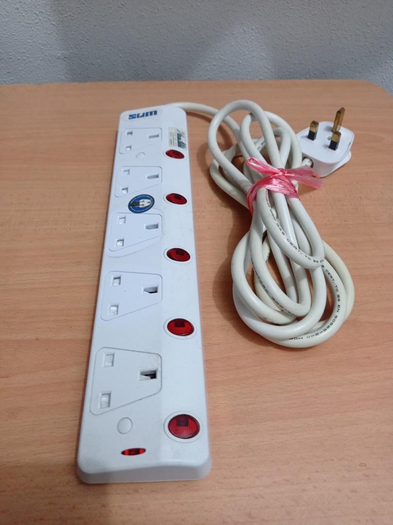 Extension socket (Category: Electrical, Adaptors & Sockets) located in Singapore. Submitted by siblu.85600700 (Listing ID 1022545032, Image 1). Description: cable 3 meter price slight can negotiation..