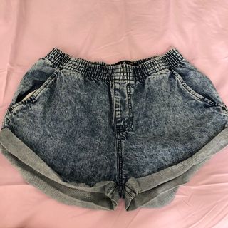 (Category: ) located in . Submitted by moonlight.closet (Listing ID 1022505597, Image 1). Description: .