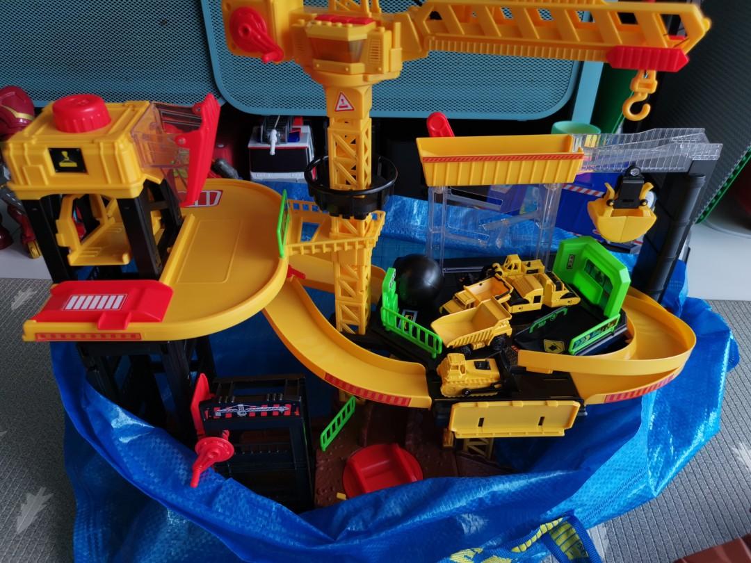 Fastlane outlet construction playset