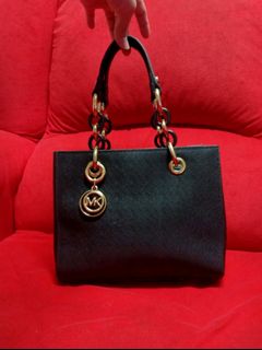 (Category: ) located in . Submitted by Femmeboutique (Listing ID 1022607454, Image 1). Description: .