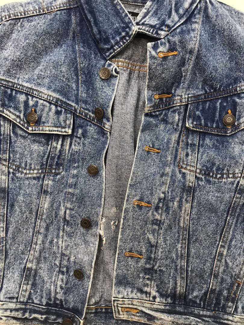 Jacket (Category: Longsleeves) located in Johor Bahru. Submitted by luxprelovedsg (Listing ID 1022512840, Image 3). Description: Used Condition 8/10.