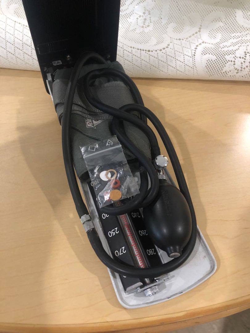 Manual Blood Pressure Machine Complete Set Everything Else On