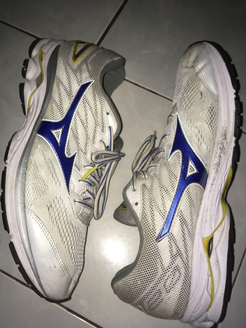 mizuno rubber shoes