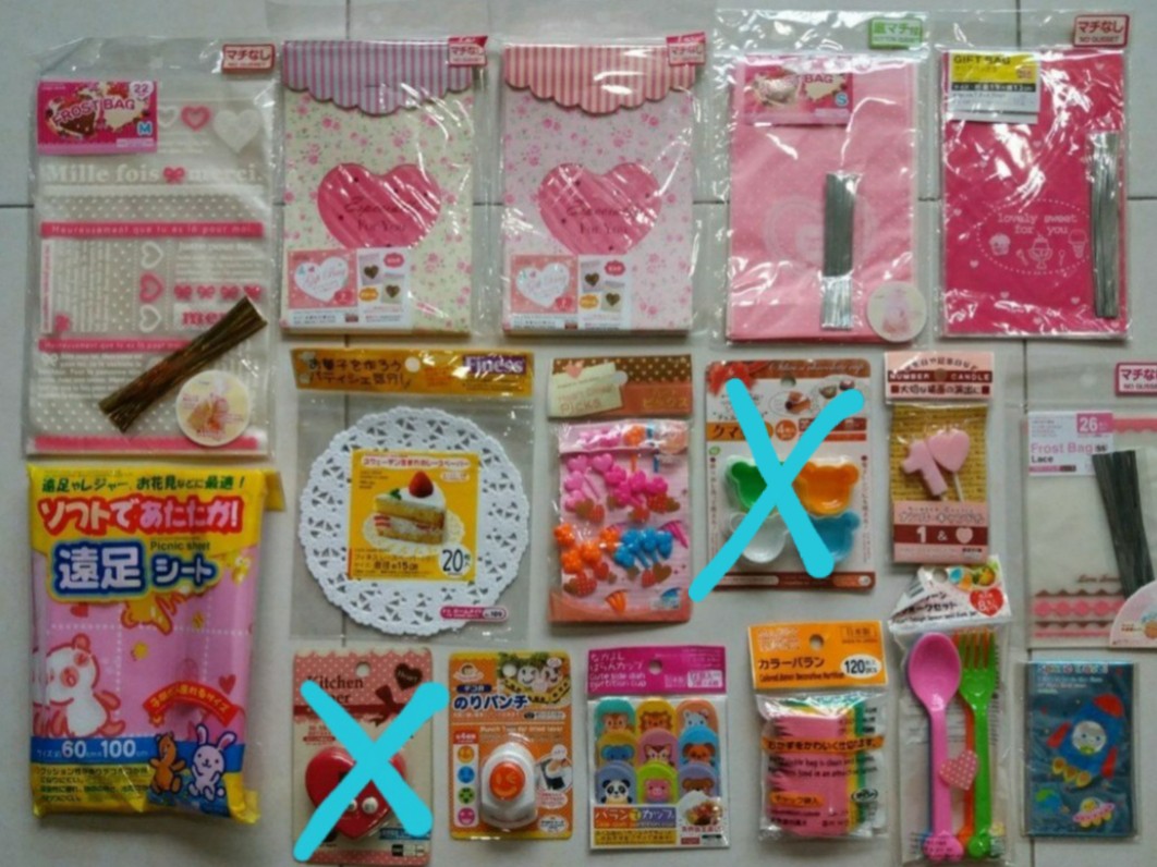 #MRTRaffles Brand-New Goodie Bag Food Bags / Picnic Sheet / Number Candle / Food Picks / Punch Tool / Kids Fork & Spoon
