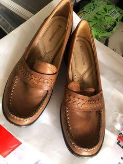 Naturalizer leather loafer shoes