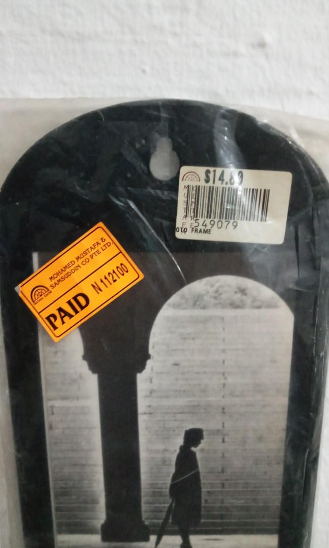 Picture Frames (Category: Frames & Pictures) located in Singapore. Submitted by wvndxrlnst (Listing ID 1022578136, Image 3). Description: ~ picture frame as per photos ~ brand new, bought but never use ~ one for $7, take both for $10 ~ collection at Telok Blangah.