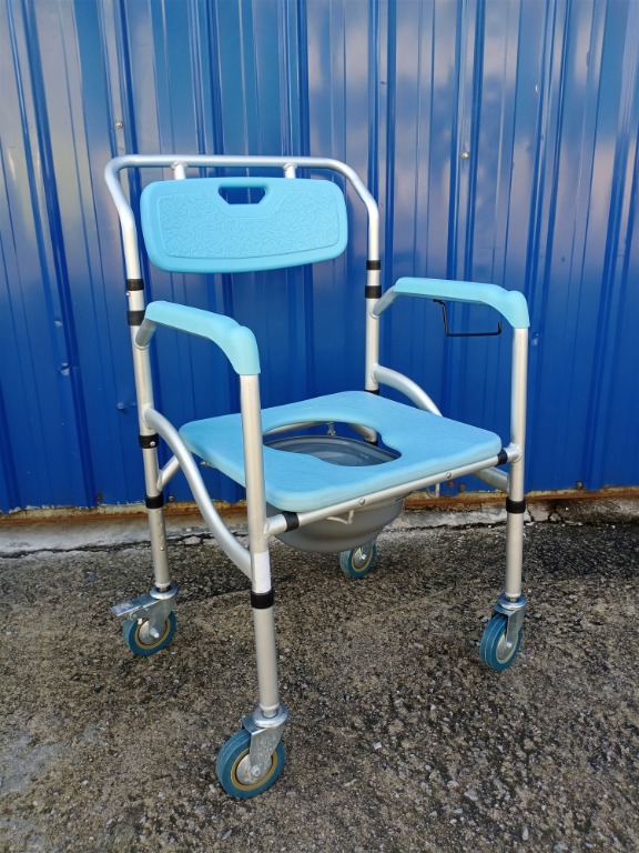 Second hand store shower chair