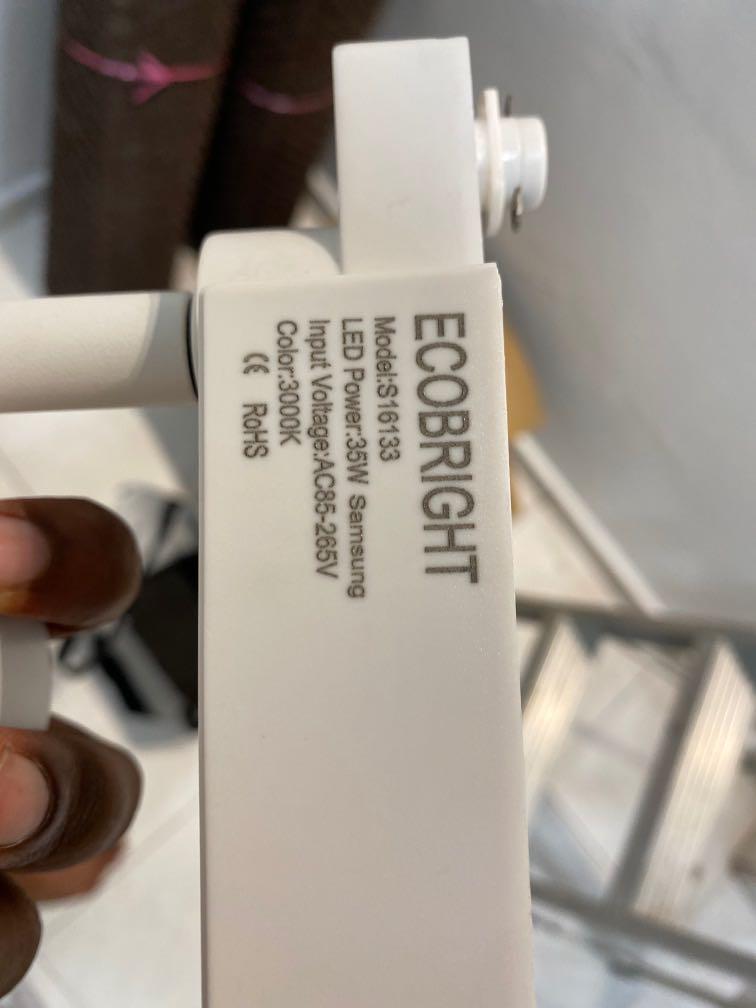 Track light (Category: Electrical, Lighting & Wiring) located in Banting. Submitted by sheelan22 (Listing ID 1022624813, Image 3). Description: Super bright 35w With built in fan Left 4 units .