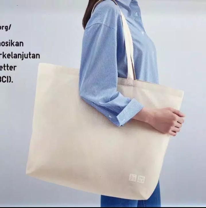 Uniqlo eco friendly tote bag Fesyen Wanita Tas Dompet di Carousell