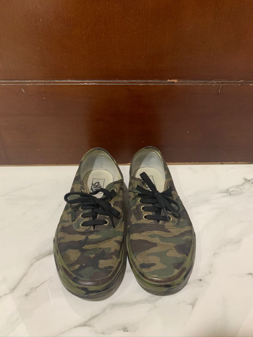 vans authentic army