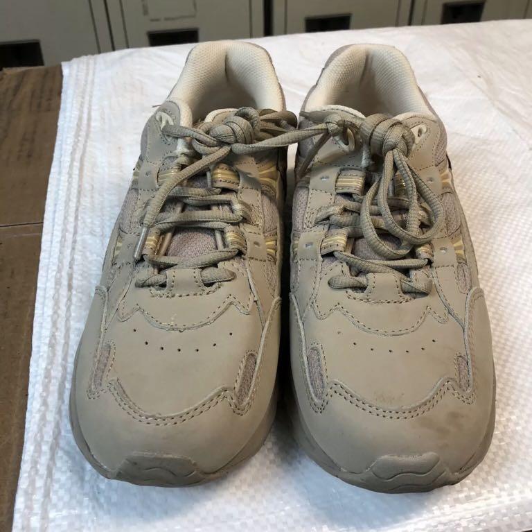 used vionic shoes