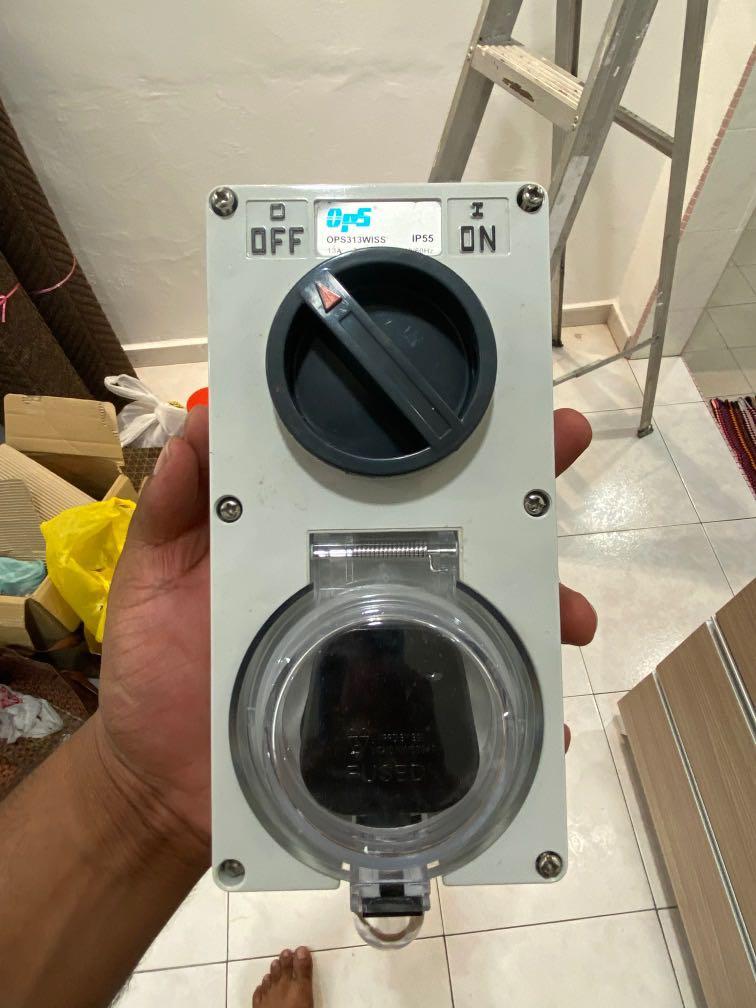 Waterproof socket (Category: Electrical, Adaptors & Sockets) located in Banting. Submitted by sheelan22 (Listing ID 1022633317, Image 2). Description: Taman Molek COD.