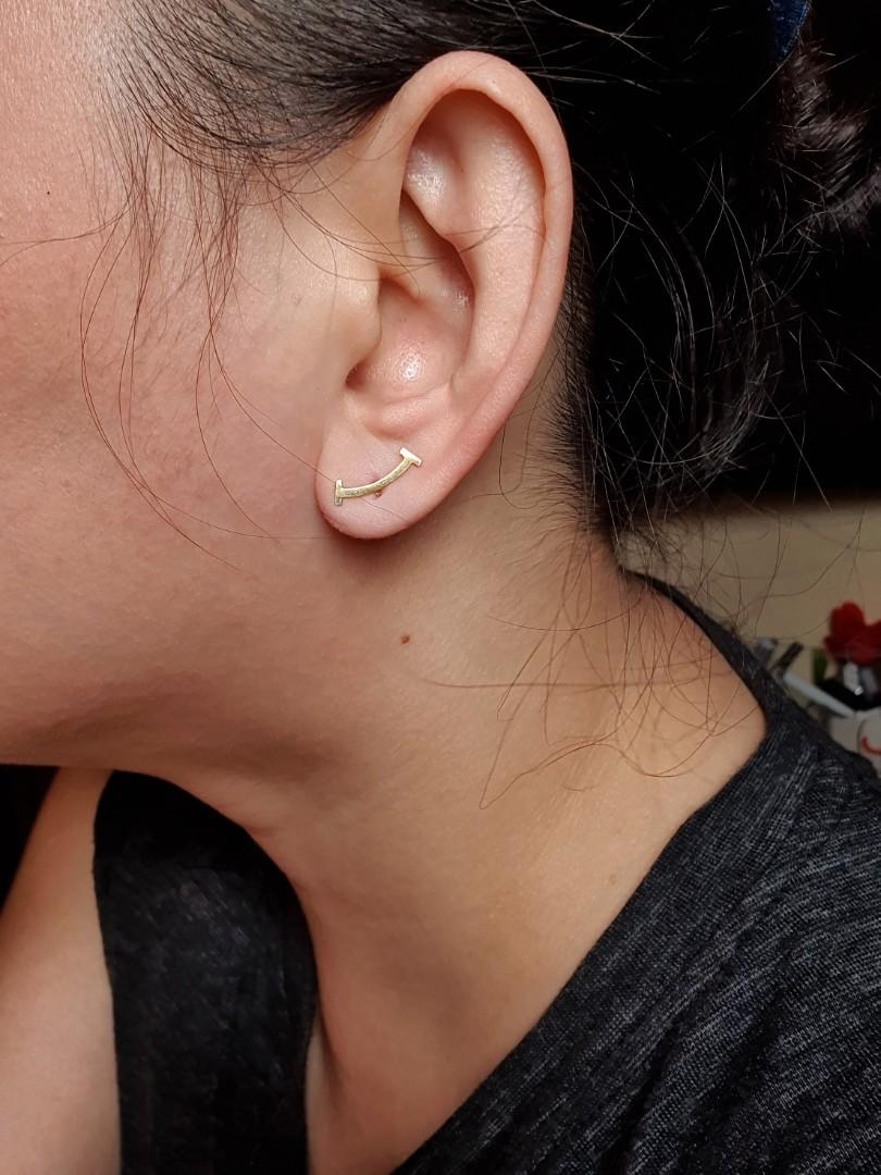 18k Yellow Gold T Smile Earrings Tiffany Inspired