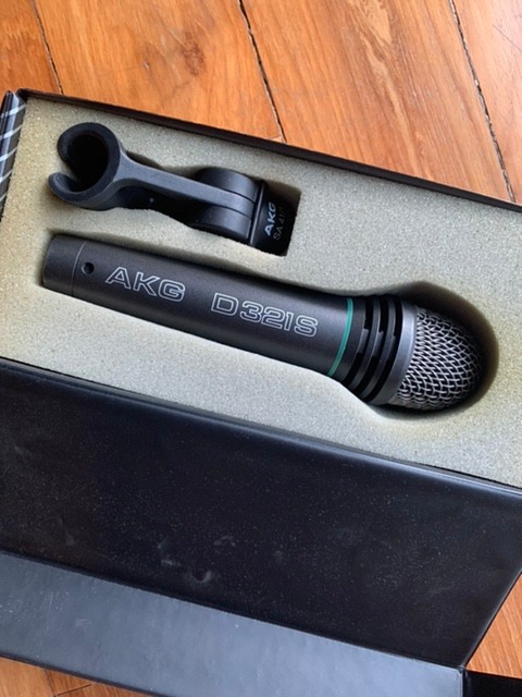 AKG D321 S Dynamic Microphone with case, Audio, Microphones on Carousell