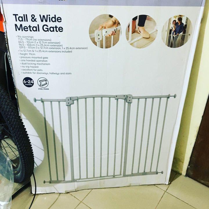 lockable baby gate