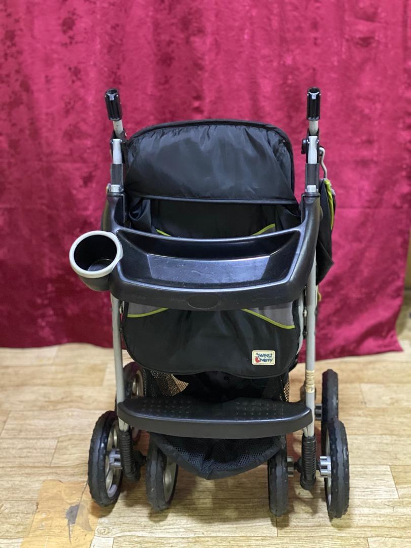 baby stroller with food tray