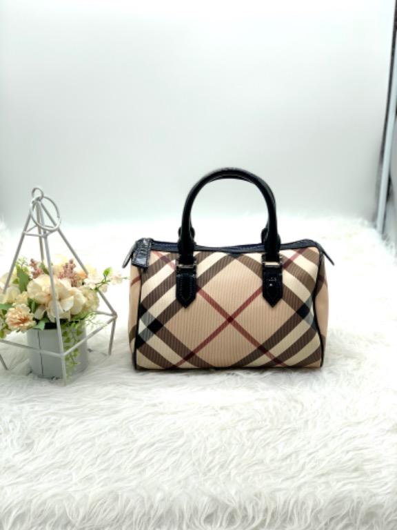 Burberry Boston classic bag size 25