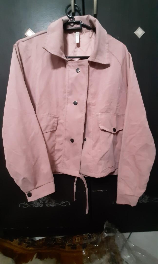 Jaket Crop Top Pink Fesyen Wanita Pakaian Wanita Lainnya Di Carousell