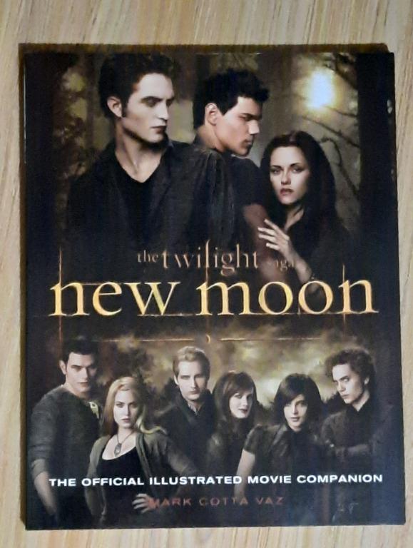 Magazine Sale The Twilight Saga New Moon Books Magazines Others On Carousell