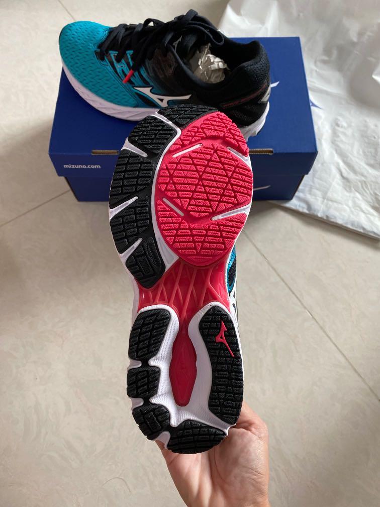 Women's wave shadow 2 running best sale shoe