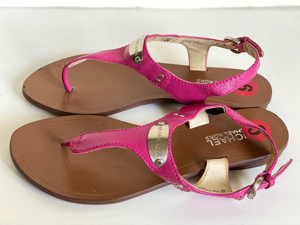 Michael kors plate outlet thong sandals pink