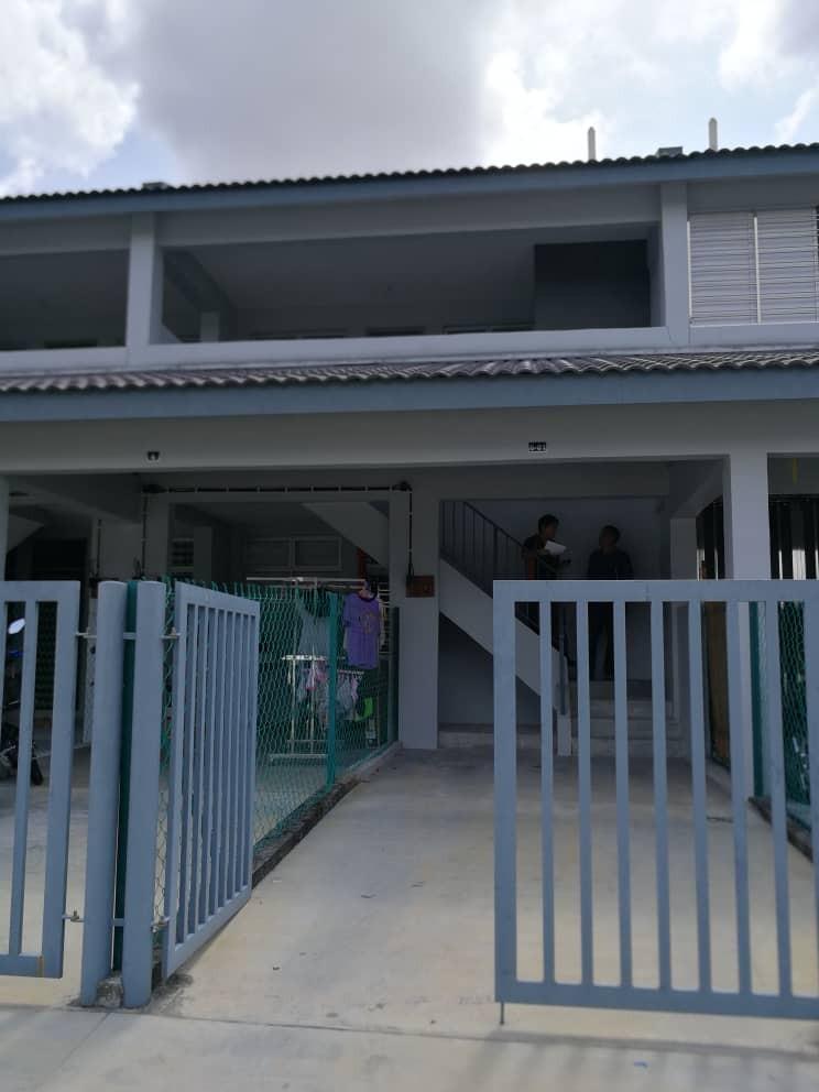 Rent Townhouse Taman Adda 3bed Taman Daya Aeon Tebrau Below Market Property Rentals On Carousell
