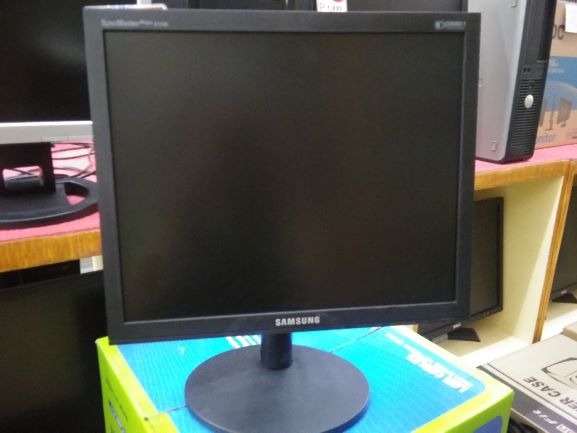 samsung syncmaster b1740 17 inch lcd monitor