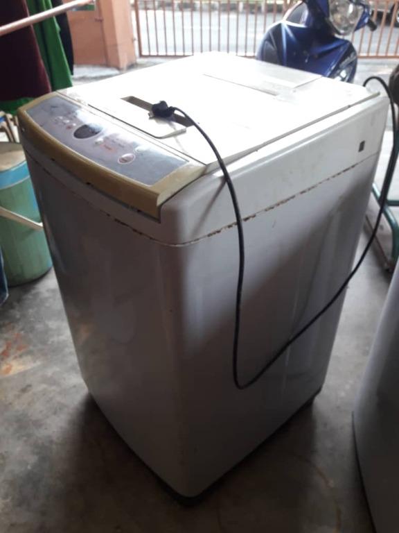 Samsung Washing Machine (Category: Clocks) located in Bangi. Submitted by cyberwan (Listing ID 1022770410, Image 2). Description: Samsung Washing Machine Capacity: 7kg Can wash but defect is spinning function No more warranty Please arrange own transport.