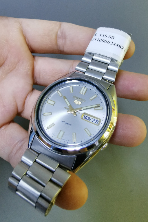 Seiko 5 7S26-3040 Men's Day & Date Automatic Watch, Men's Fashion, Watches  & Accessories, Watches on Carousell