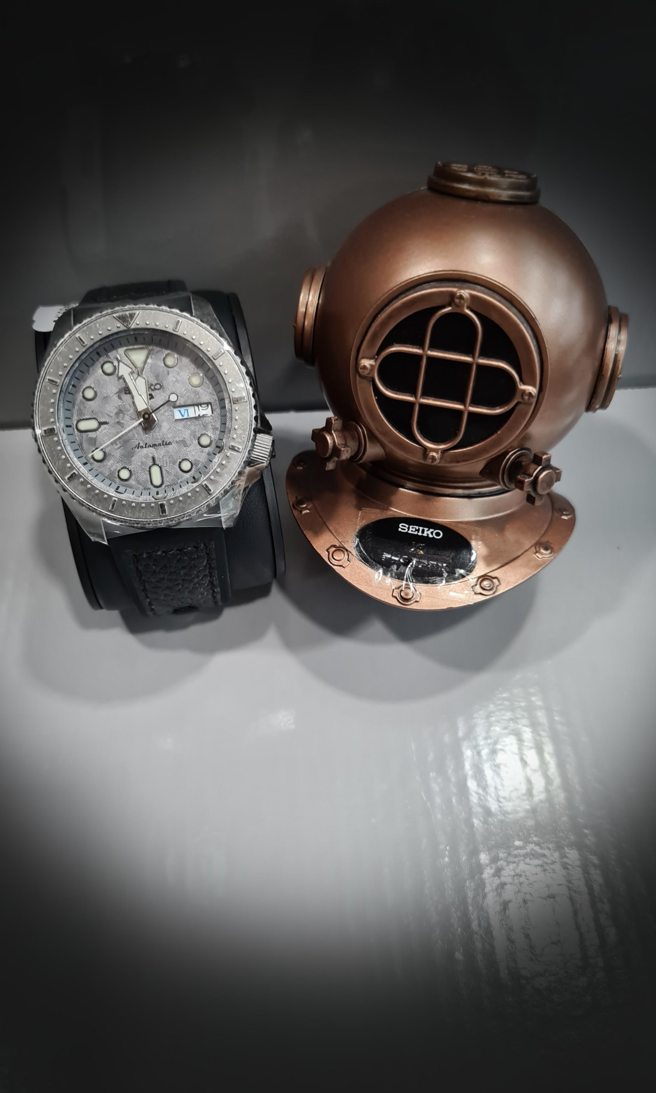 Seiko 5 Sport Srpe79k1 Bnib 1 Year Warranty Note Dive Helmet For Display Only Not For Sales Men S Fashion Watches On Carousell