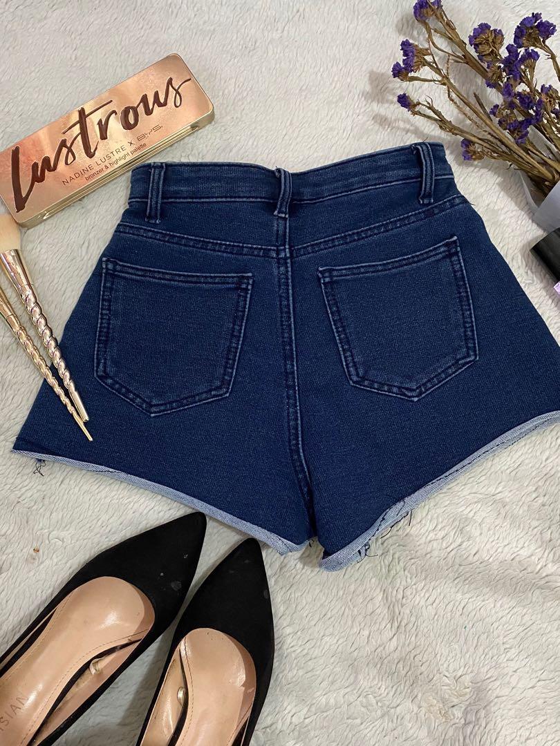 ✨ Dark blue denim highwaist shorts (Category: Shorts) located in Las Pinas. Submitted by issaprelovedstuff (Listing ID 1023081413, Image 2). Description: One of my faves! But doesn’t fit me anymore :( Super good quality Highwaist denim shorts For meet-ups 📍MOA/ MAAX - upon schedule 📍Las Piñas / Alabang area on weekends.