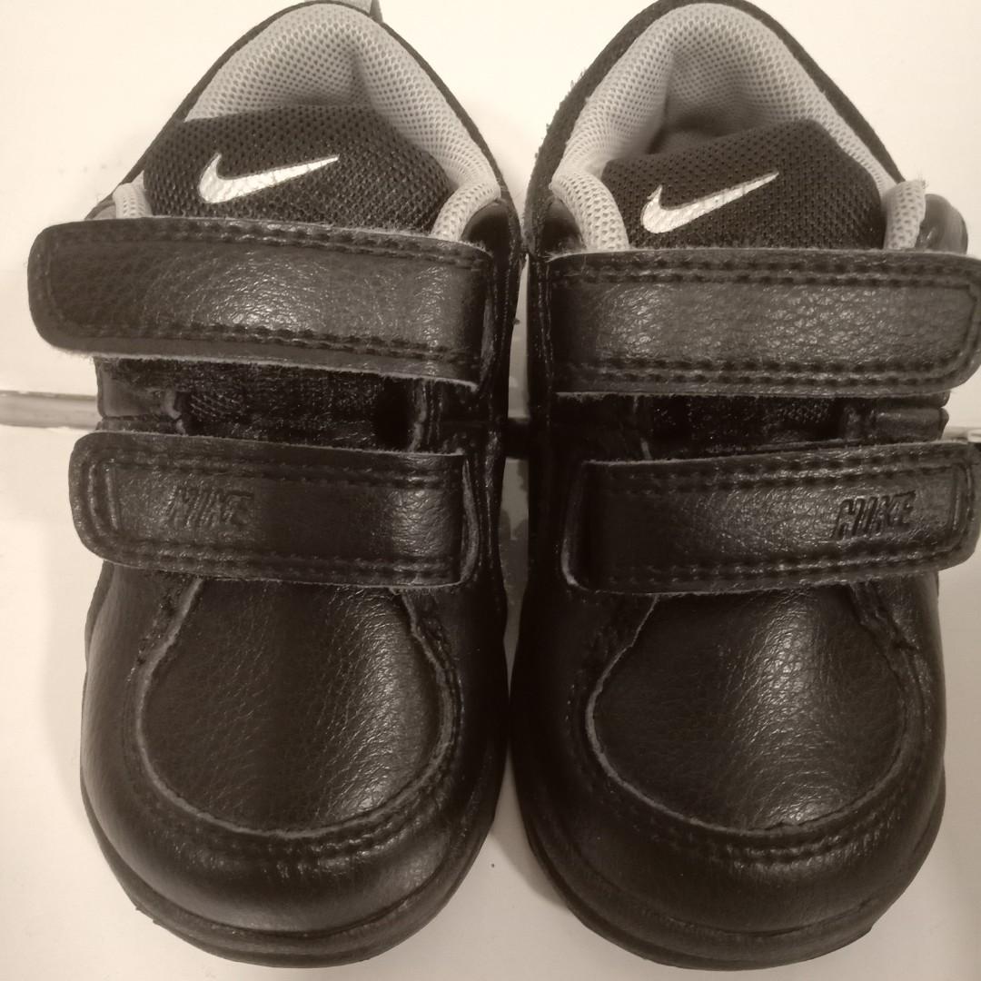 Authentic Nike Kids Shoe Size US 5C