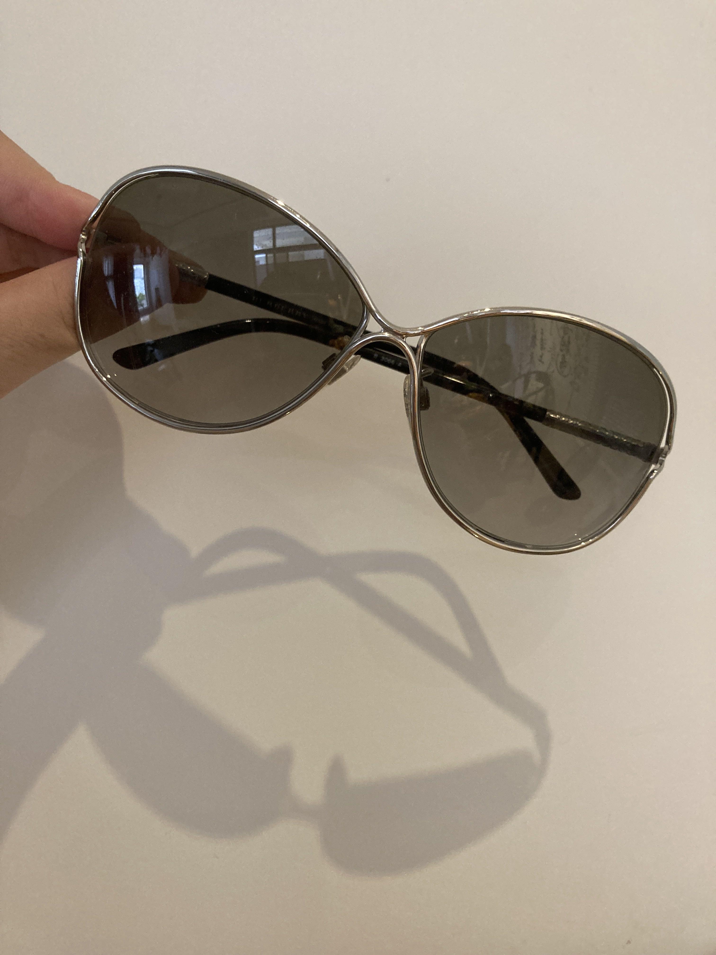 ? Burberry 墨鏡太陽眼鏡, 名牌精品, 精品配件在旋轉拍賣