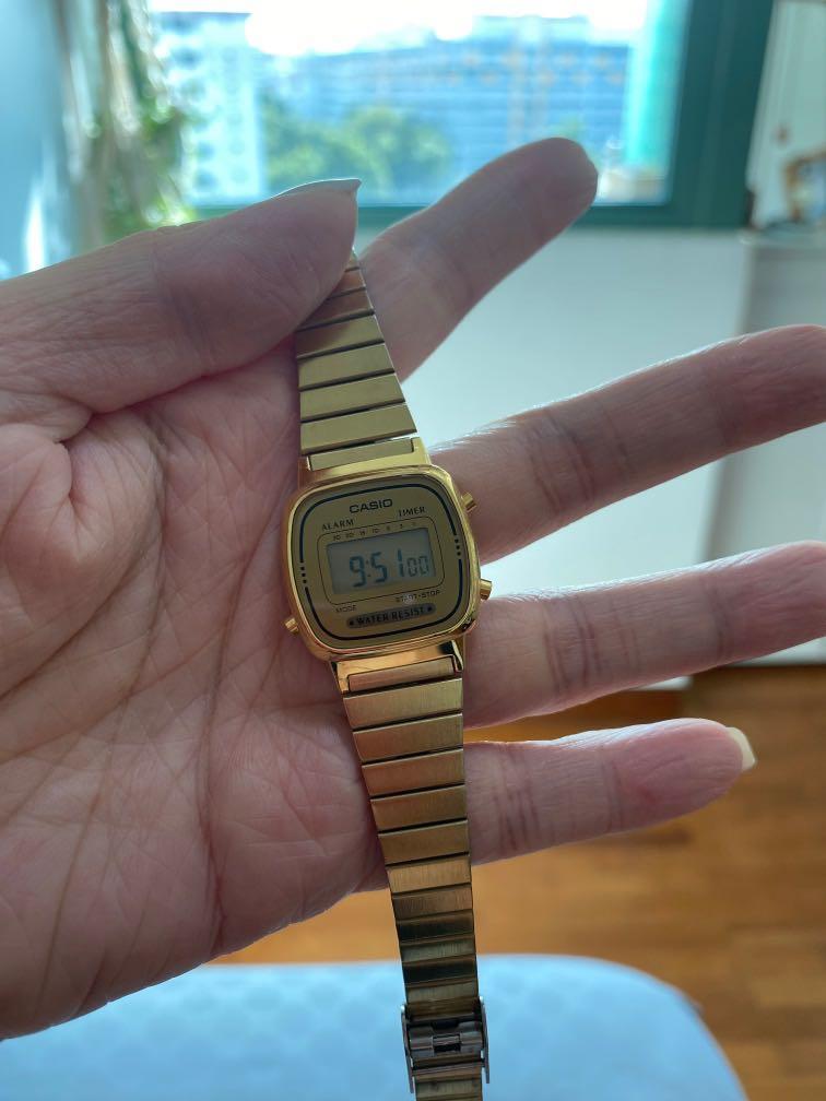 Casio small on sale watch gold