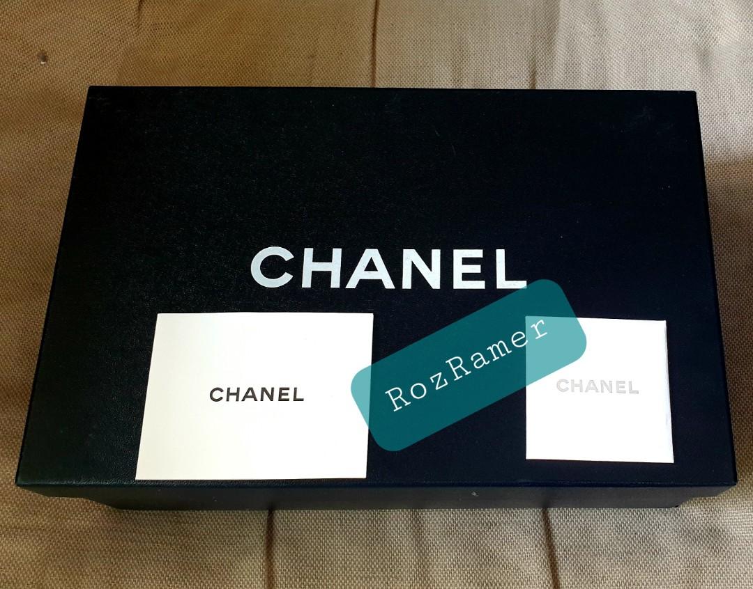 Chanel Box (Category: Everything Else Others) located in Las Pinas. Submitted by rozramer (Listing ID 1023011145, Image 1). Description: 1 Chanel box (LxWxH) 28.3 x 18.1 x 9.4cm | 2,5k MOP: BPI xfer or Gcash.