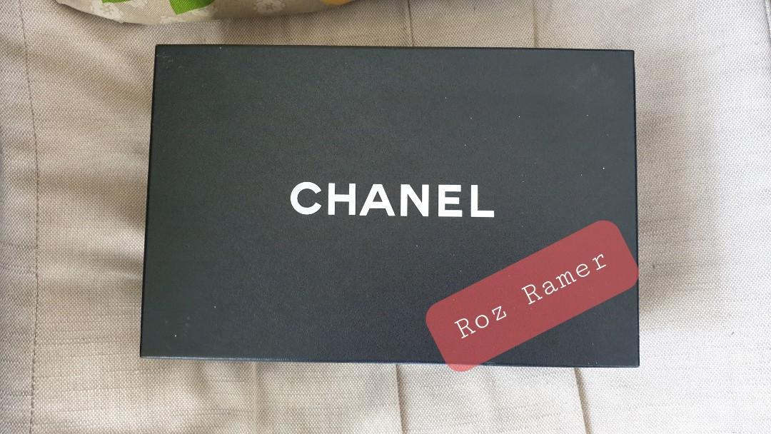 Chanel Box (Category: Everything Else Others) located in Las Pinas. Submitted by rozramer (Listing ID 1023011145, Image 2). Description: 1 Chanel box (LxWxH) 28.3 x 18.1 x 9.4cm | 2,5k MOP: BPI xfer or Gcash.