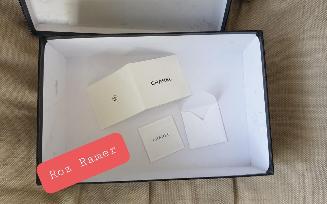 Chanel Box (Category: Everything Else Others) located in Las Pinas. Submitted by rozramer (Listing ID 1023011145, Image 3). Description: 1 Chanel box (LxWxH) 28.3 x 18.1 x 9.4cm | 2,5k MOP: BPI xfer or Gcash.