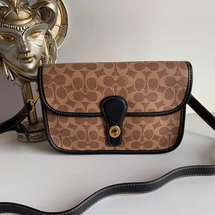 Coach turnlock tab messenger 2025